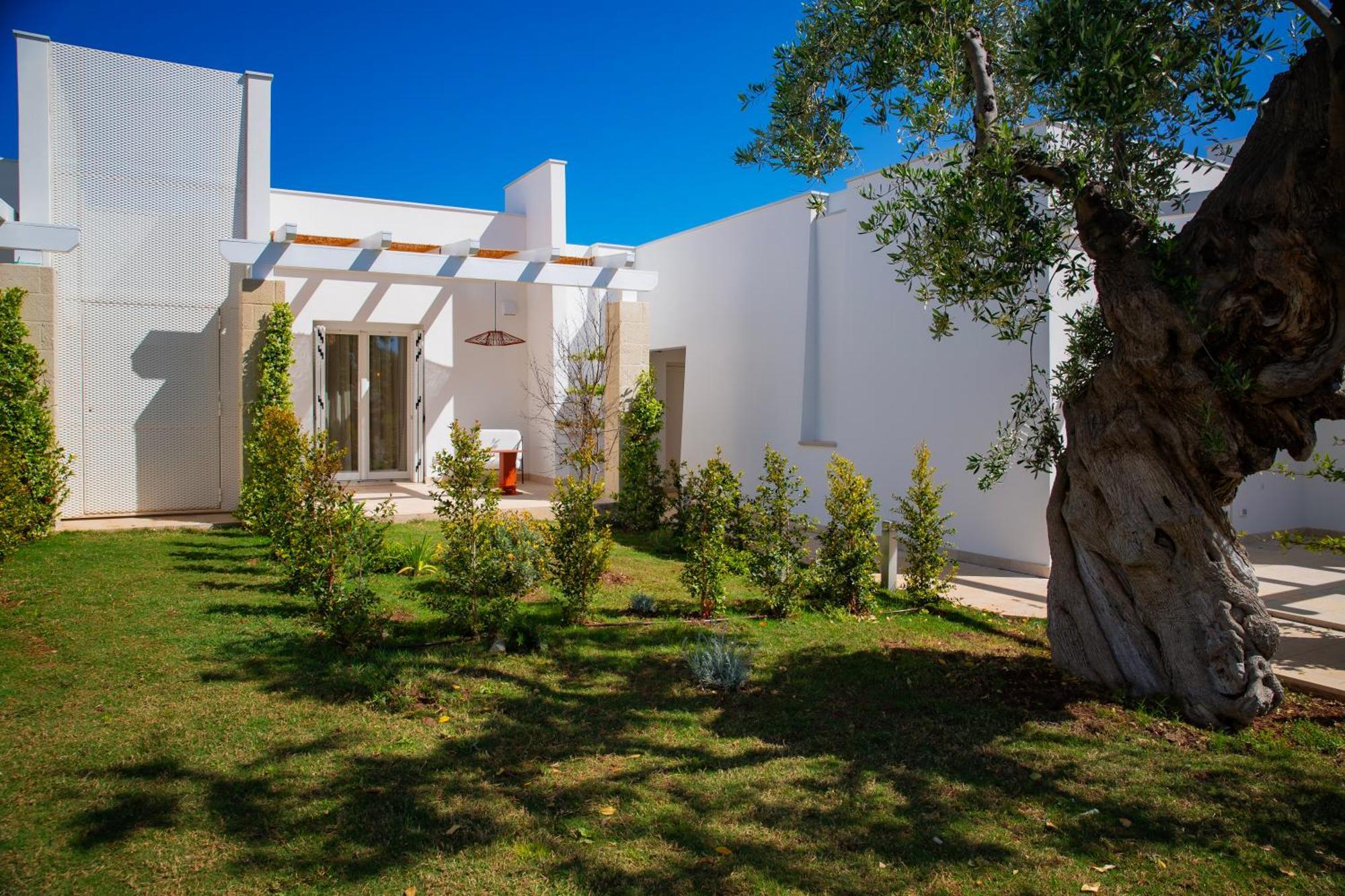 Cala Ponte, A Tribute Portfolio 5*